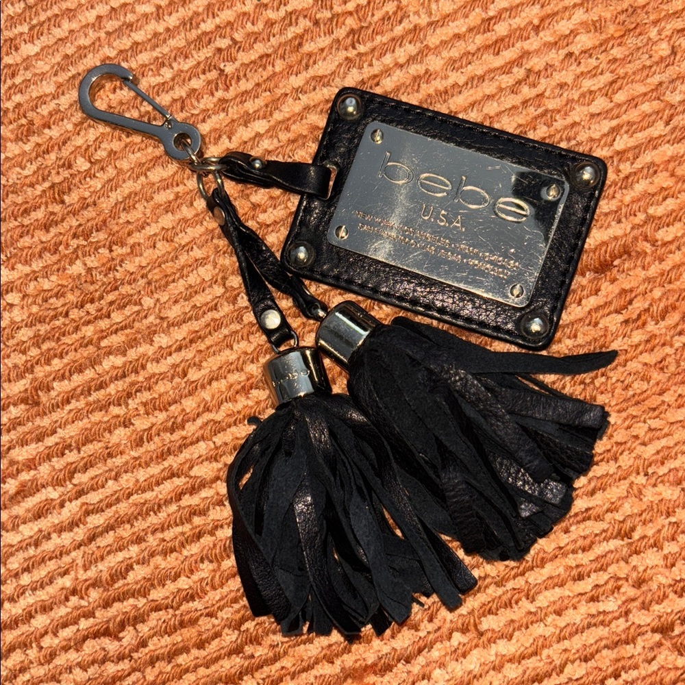 Vintage authentic Bebe leather purse with matching leather whip keychain - Picture 6 of 13